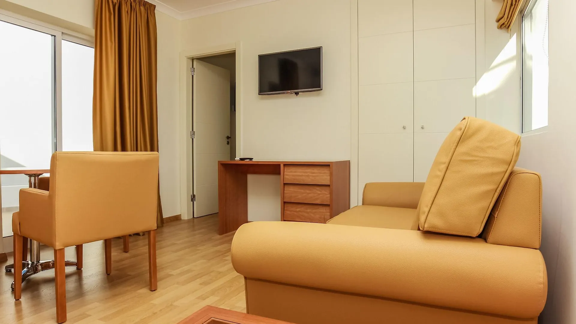 Lagoa Hotel Aparthotel